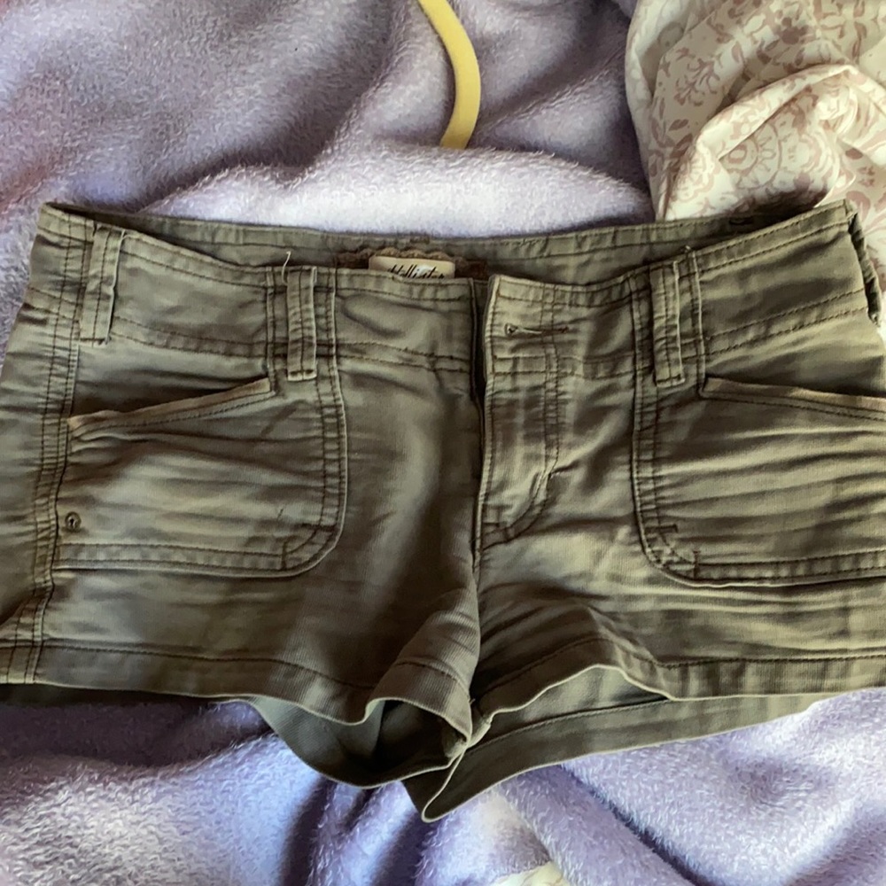 Hollister olive green shorts